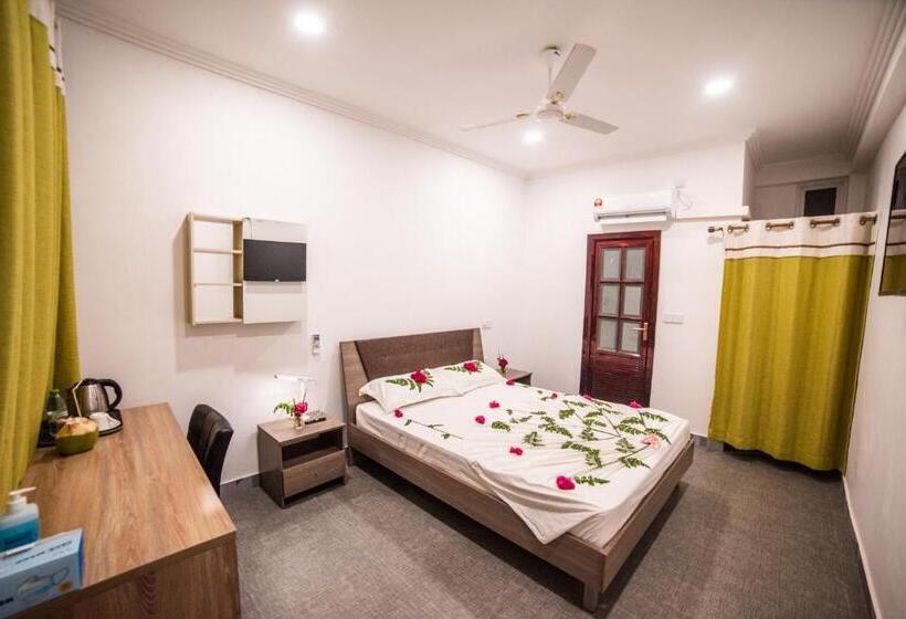 اتاق لوکس, Dhangethi Inn
