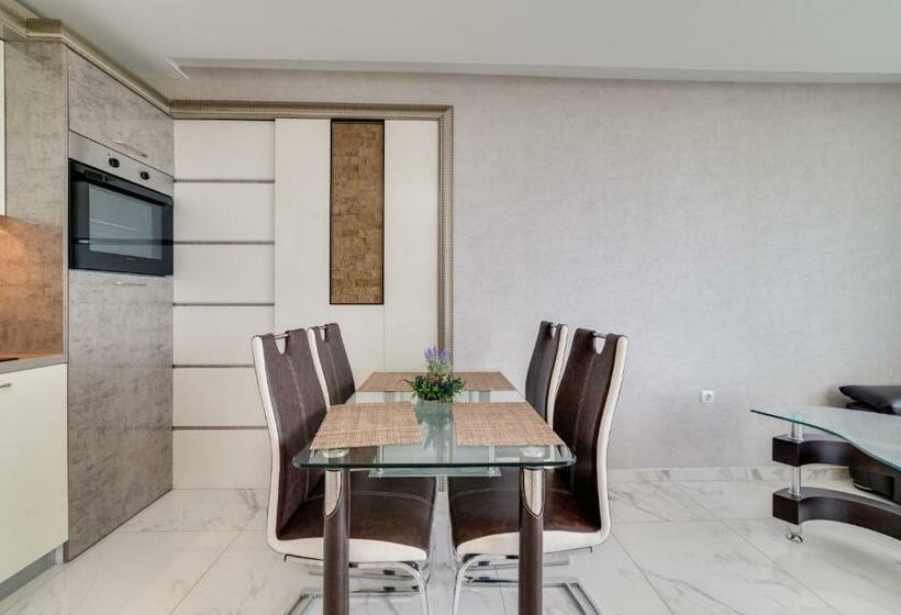 Апартаменты Deluxe 1 Спальня Вид на Море, Apartcomplex Golden Bay