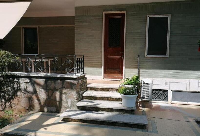سوئیت جونیور با تراس, Villa Luisa B&b