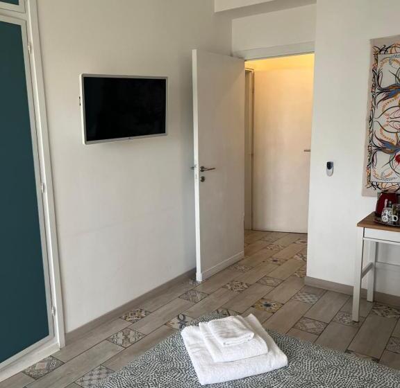 اتاق لوکس با چشم‌انداز دریا, Villa Luisa B&b