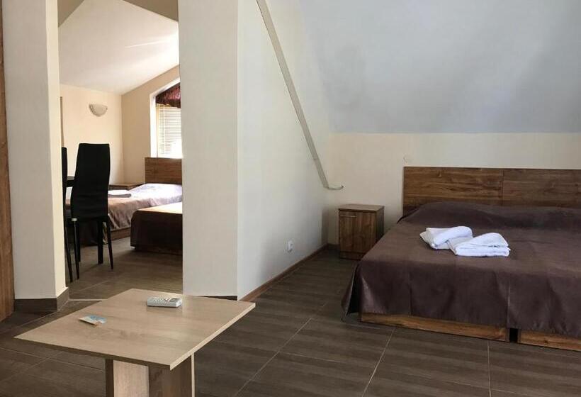 Четырехместный Номер Стандарт с Балконом, Family Hotel Akra