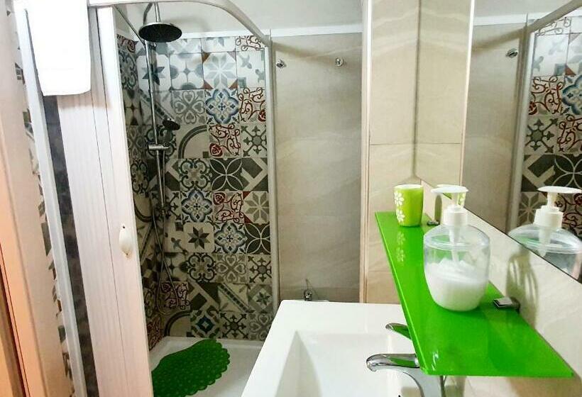 غرفة قياسية ثلاثية, Room N.22