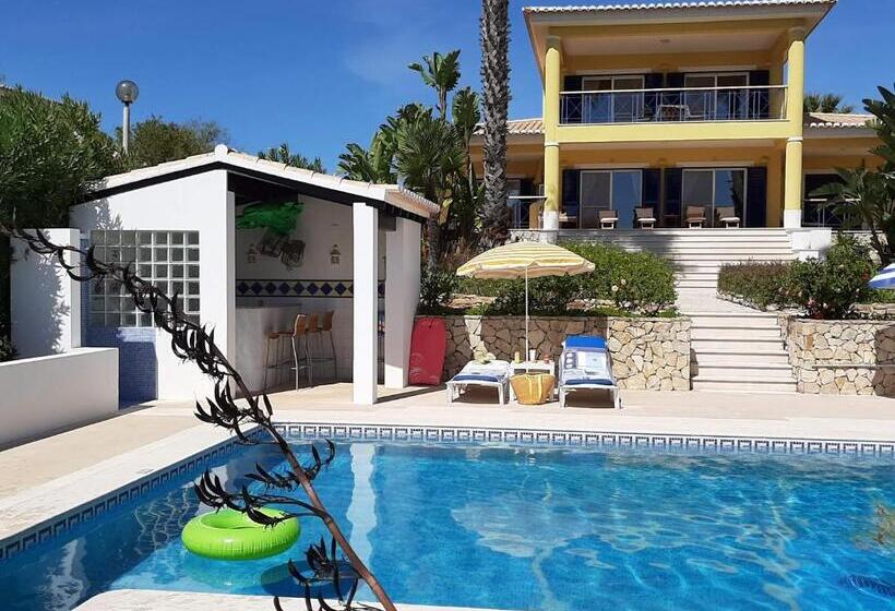 اتاق لوکس, Vila Florina