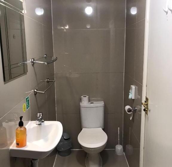 スタンダードトリプルルーム, Victorin House   All Rooms Are En Suite