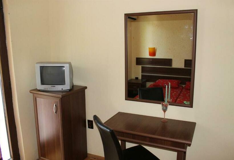 Номер Стандарт с Балконом, Guest House Dara