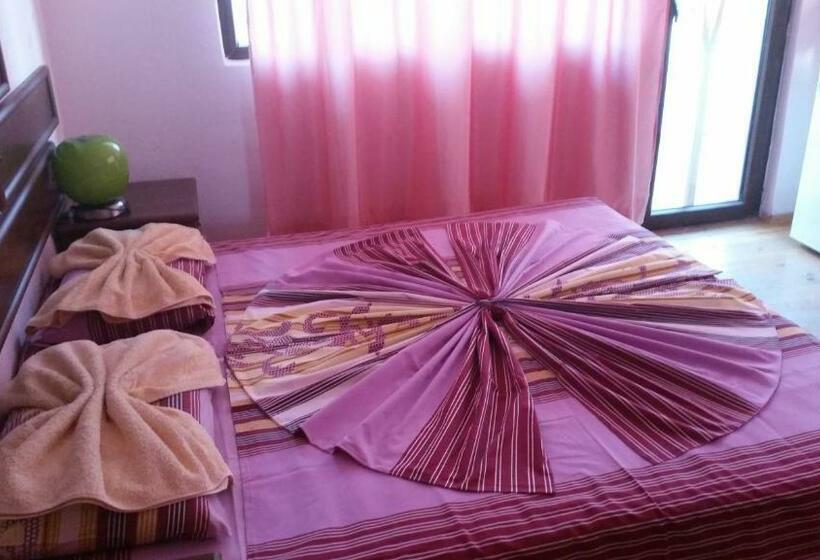 Номер Стандарт с Балконом, Guest House Dara