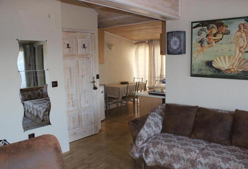 Полулюкс с Балконом, Guest House Dara