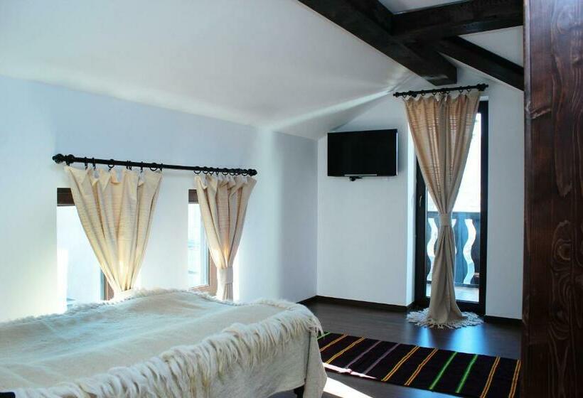Номер Стандарт с Балконом, Topalovi Guest House