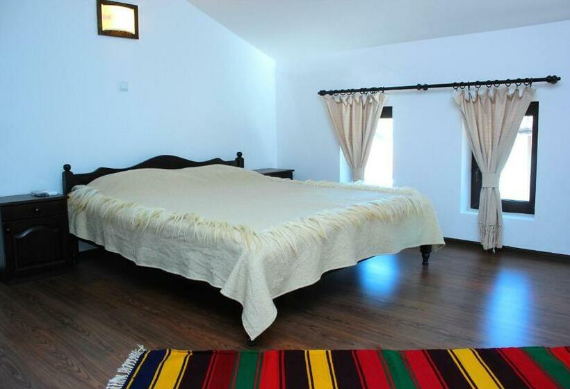 Номер Стандарт с Балконом, Topalovi Guest House