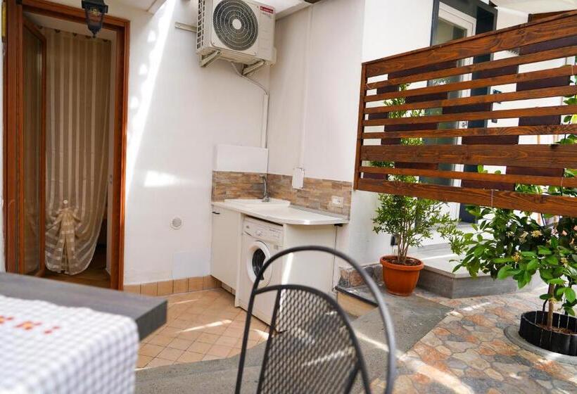 Апартаменты 1 Спальня с Террасой, Familiainn Rooms & Apartments