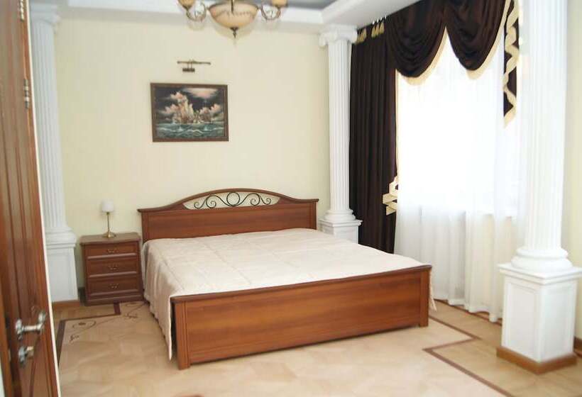اتاق لوکس با بالکن, Dynasty Apartments