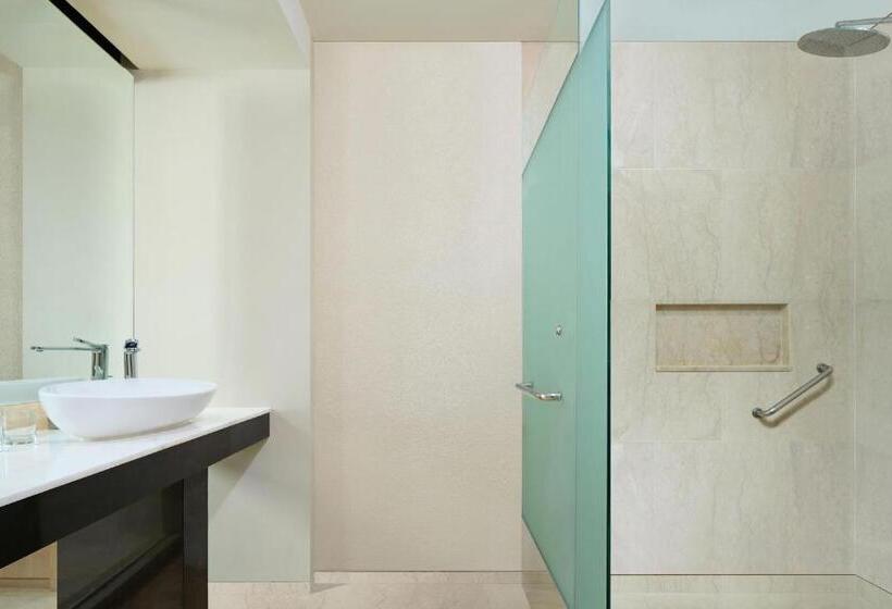 اتاق استاندارد با تخت بزرگ, Four Points By Sheraton Bali, Ungasan