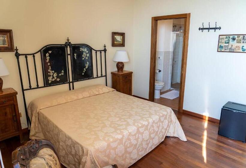 اتاق استاندارد با چشم‌انداز دریا, Il Castello Di San Sergio