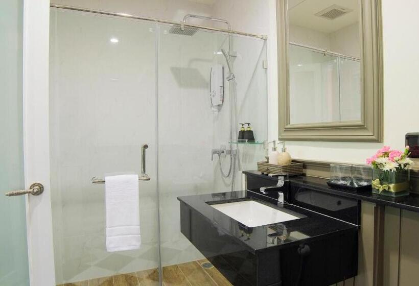 Номер Deluxe, The Raya Surawong Bangkok