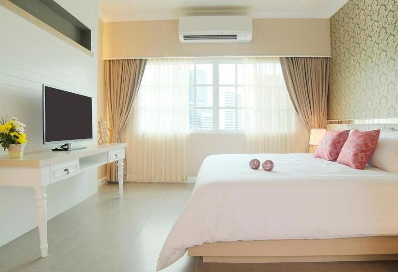 Номер Deluxe, The Raya Surawong Bangkok