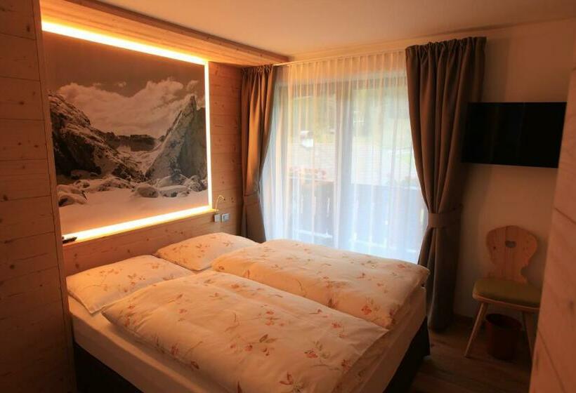 Quarto Estandar, Garni Tramans