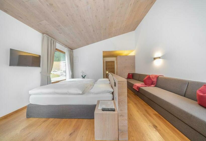 Quarto Familiar, Garni Tramans