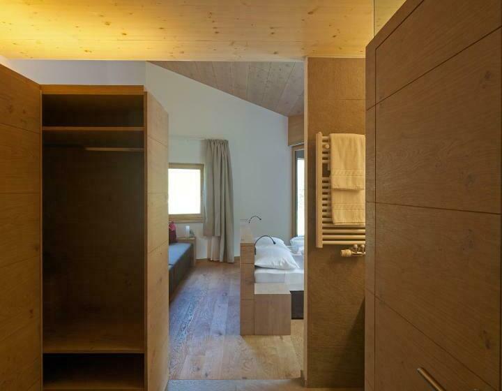 Quarto Familiar, Garni Tramans