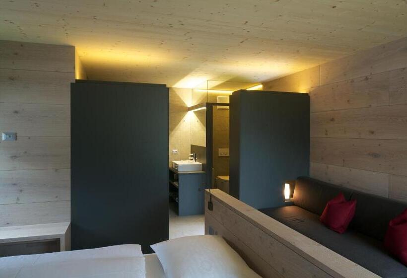 Quarto Familiar, Garni Tramans