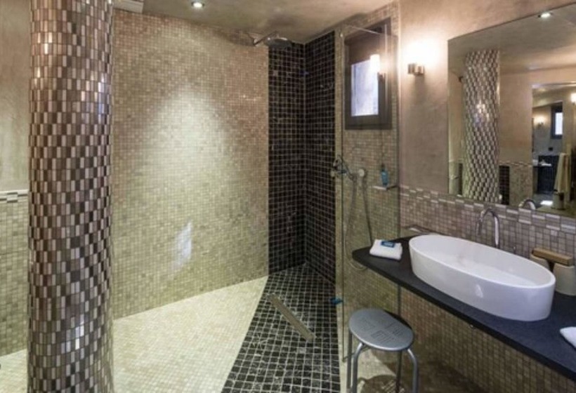 Полулюкс, Hostellerie Les Gorges De Pennafort