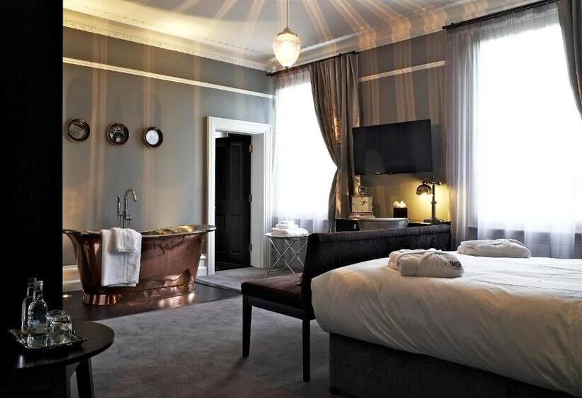 Номер Superior, Poets House