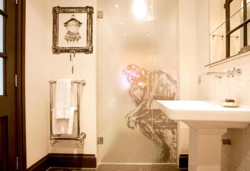 Suíte, The Exhibitionist
