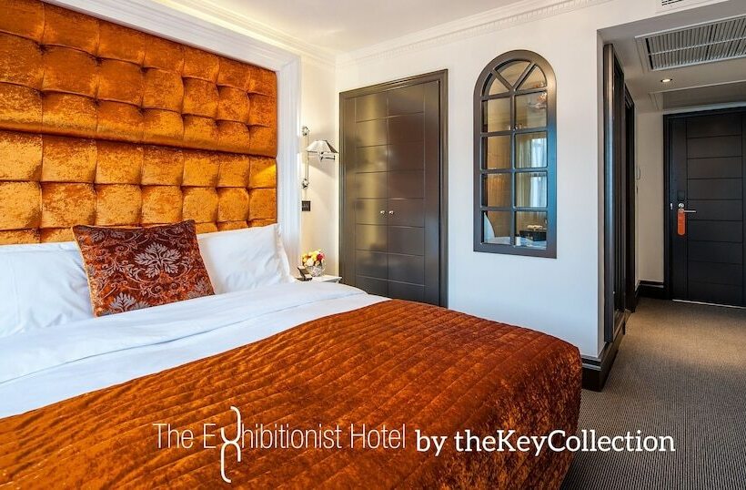 Quarto Deluxe, The Exhibitionist