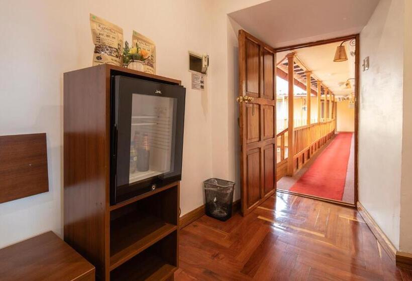 行政套房, Rojas Inn
