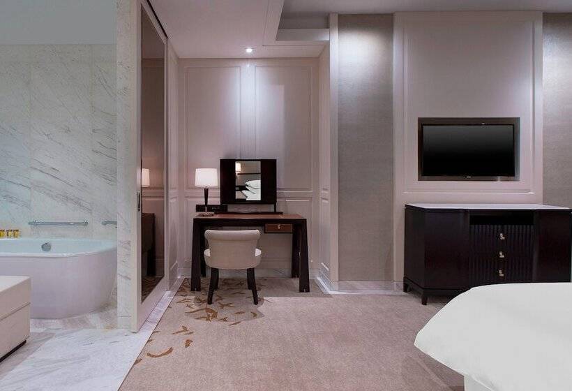 Люкс Клуб, Sheraton Qingdao Licang