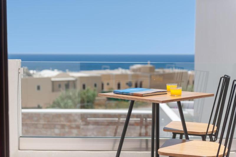 Полулюкс, Mar N Mar Crown Hotel Suites