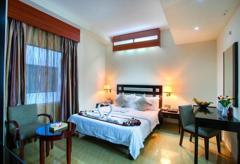 اتاق لوکس با تخت بزرگ, Fars Hotel & Resorts   Bar Buffet Pool Spa