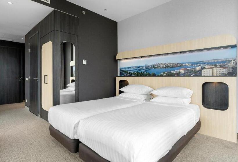Standard Room, Corendon Amsterdam Newwest, A Tribute Portfolio