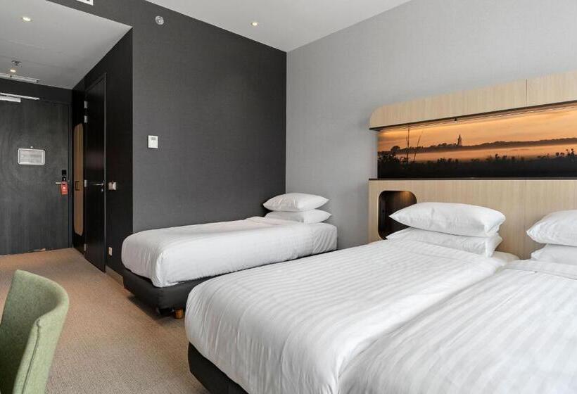 Standard Triple Room, Corendon Amsterdam Newwest, A Tribute Portfolio