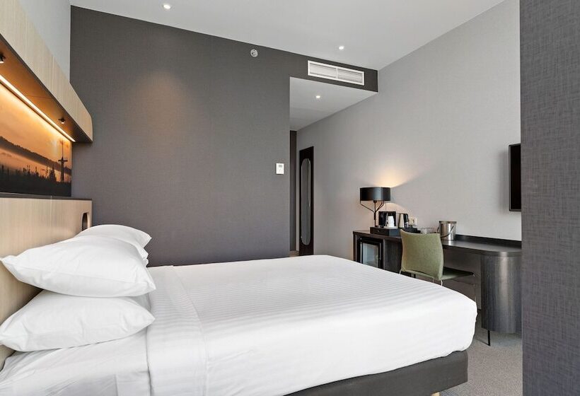 Standard Room, Corendon Amsterdam Newwest, A Tribute Portfolio