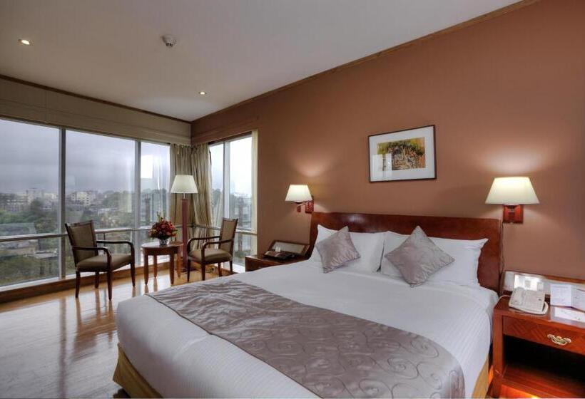 Номер Deluxe, The Peninsula Chittagong Limited