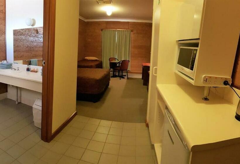 Номер Стандарт, Mud Hut Motel