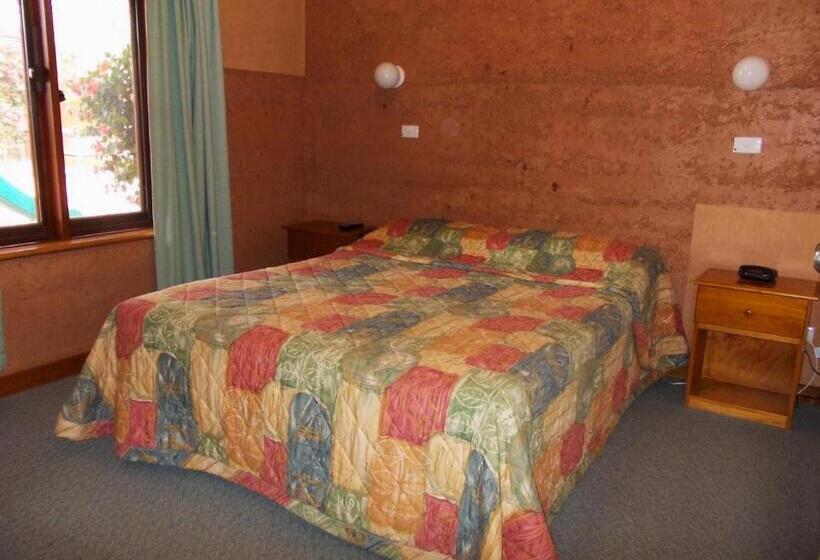 Апартаменты 2 Спальни, Mud Hut Motel