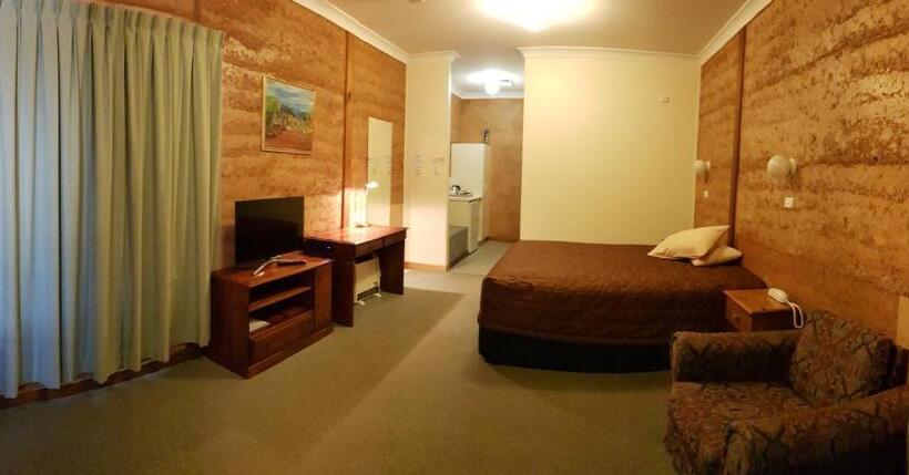 Номер Стандарт, Mud Hut Motel