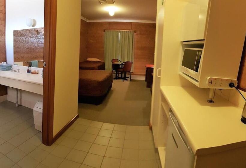 Номер Стандарт, Mud Hut Motel