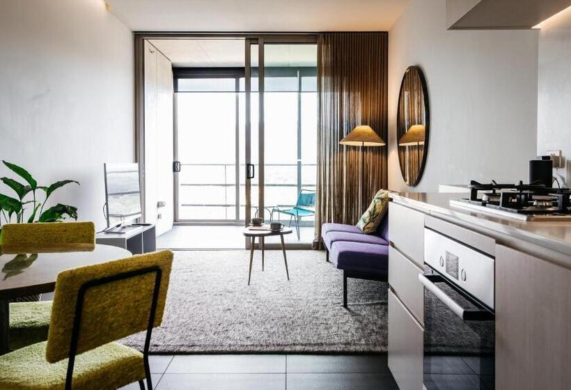 Escritório Estándar, Nishi Apartments Eco Living By Ovolo
