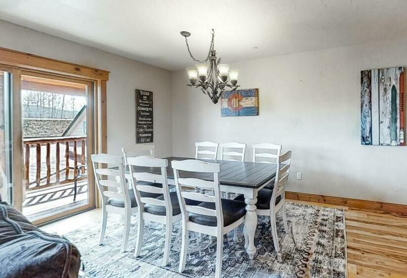 Апартаменты 3 Спальни, Mountain Retreat On 1st