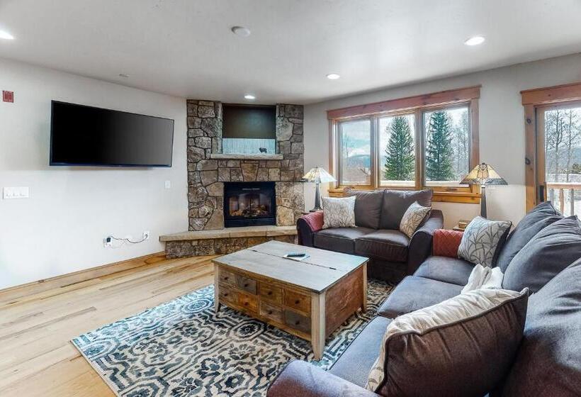 Апартаменты 3 Спальни, Mountain Retreat On 1st