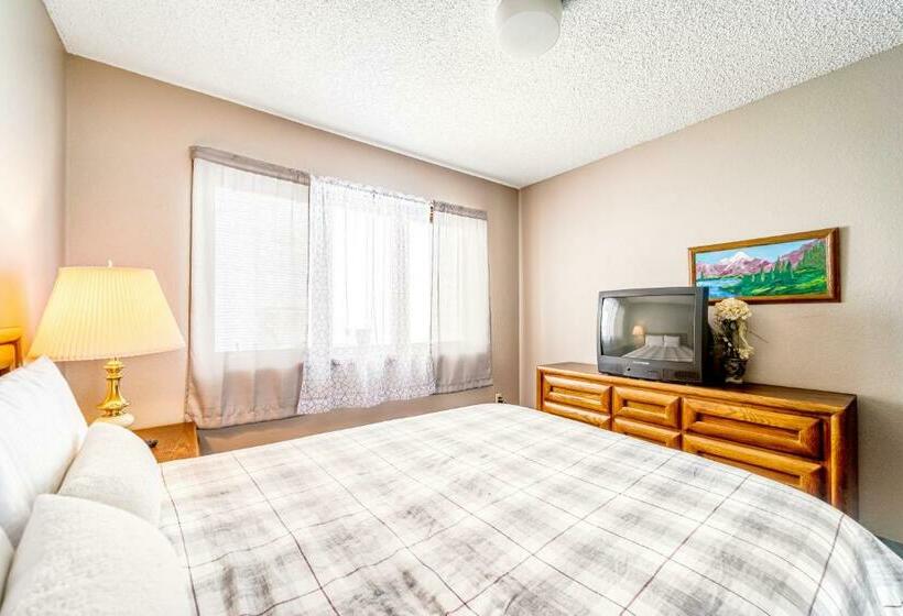 침실 2개 아파트, Granby Condo With Views