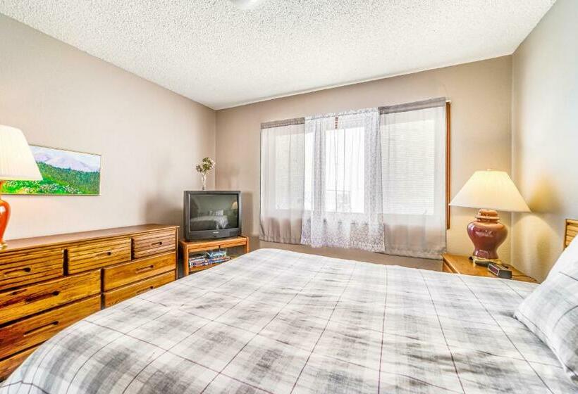 침실 2개 아파트, Granby Condo With Views