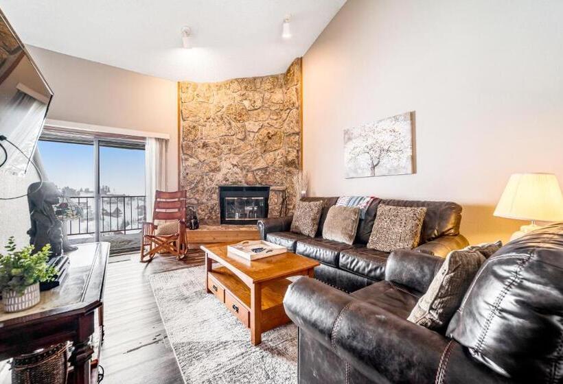 침실 2개 아파트, Granby Condo With Views