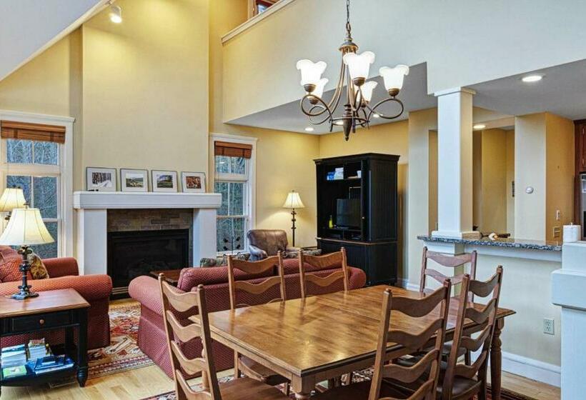 Дом 3 Спальни, Castle Hill Condo
