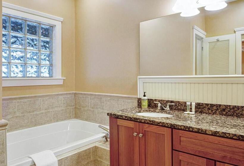 Дом 3 Спальни, Castle Hill Condo
