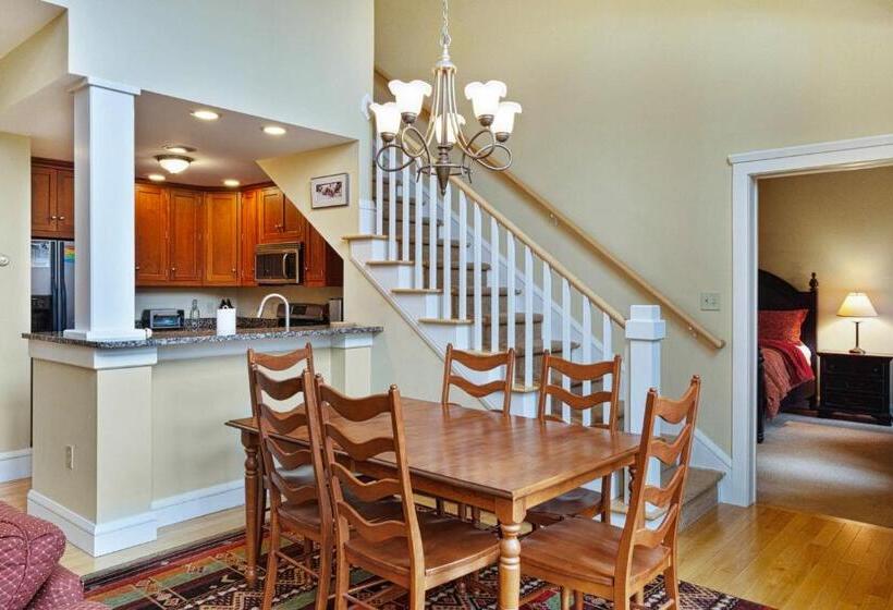 Дом 3 Спальни, Castle Hill Condo