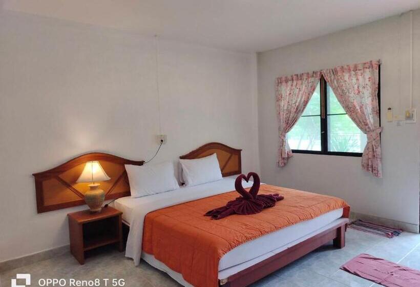 Bungalow Deluxe, D.r. Lanta Bay Resort