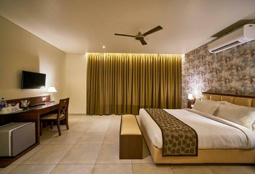 Номер Deluxe, Shlok  Pure Veg , Kolhapur